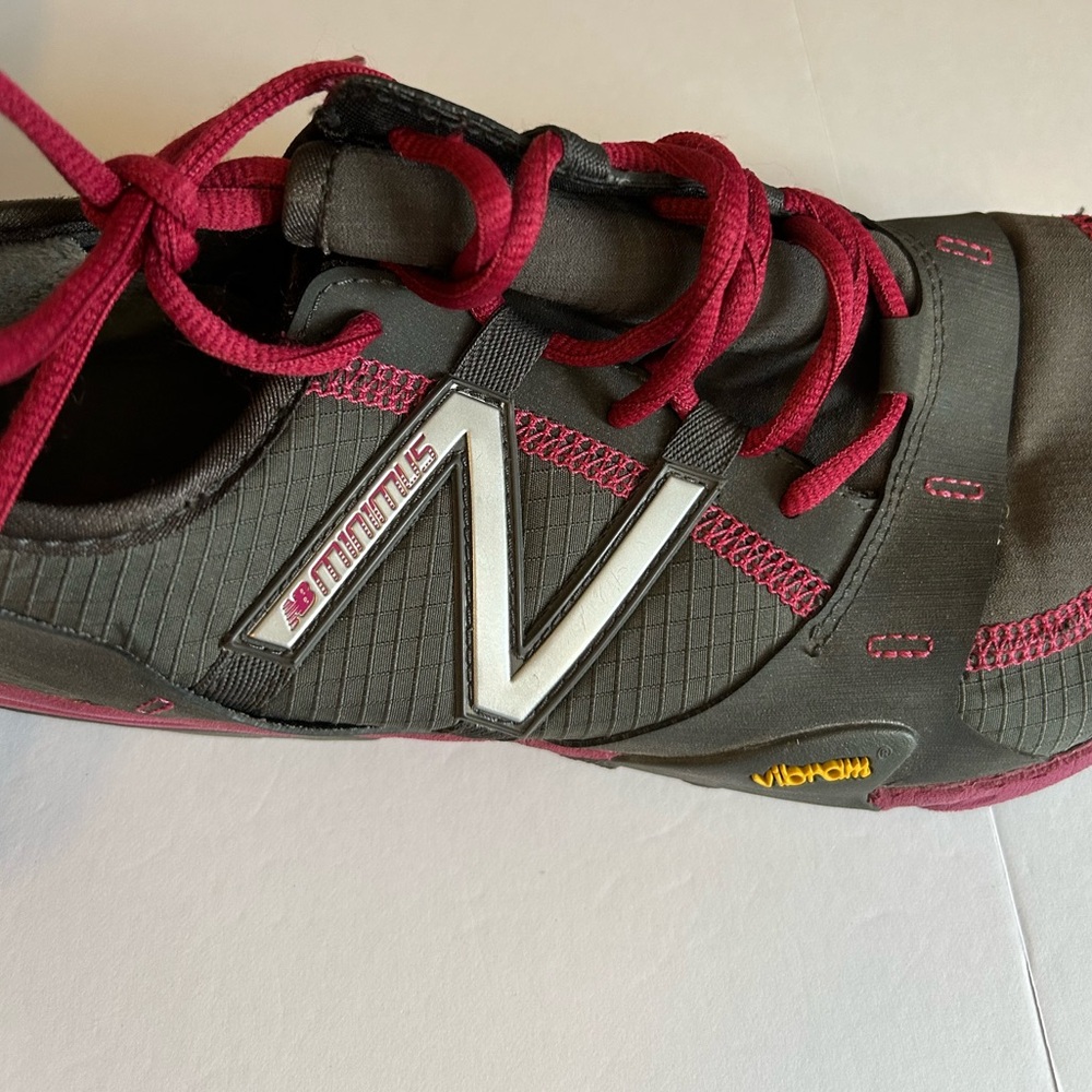 New Balance Minimus Vibram Women's Gray and Burgundy Lace-Up Sneakers - Picture 2 of 8